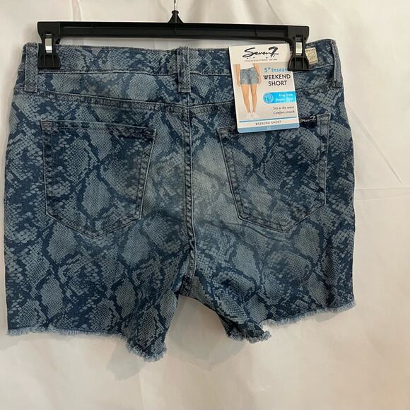 NWT Seven7 Weekend Denim Shorts Indigo Blue
Python Print Fray Hem Size 10 - Picture 1 of 6
